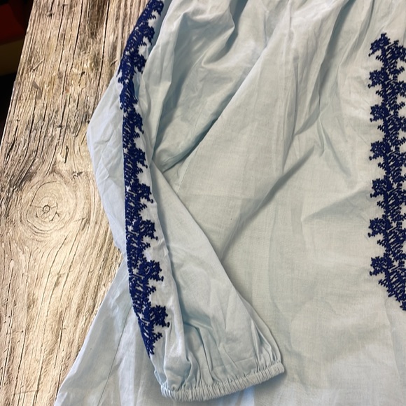 NWT LOVERICH ON OR OFF THE SHOULDER EMBROIDERY TOP - Picture 4 of 9